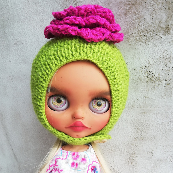 Blythe-hat-knitting-helmet-green-with-pink-rose-flower-7.jpg