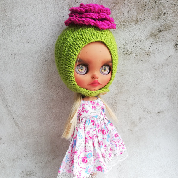 Blythe-hat-knitting-helmet-green-with-pink-rose-flower-8.jpg