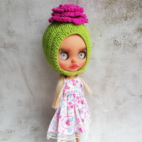 Blythe-hat-knitting-helmet-green-with-pink-rose-flower-9.jpg