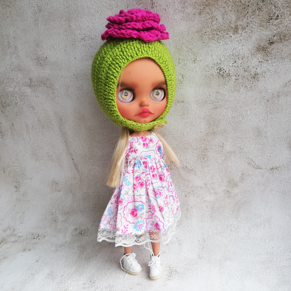 Blythe-hat-knitting-helmet-green-with-pink-rose-flower-10.jpg