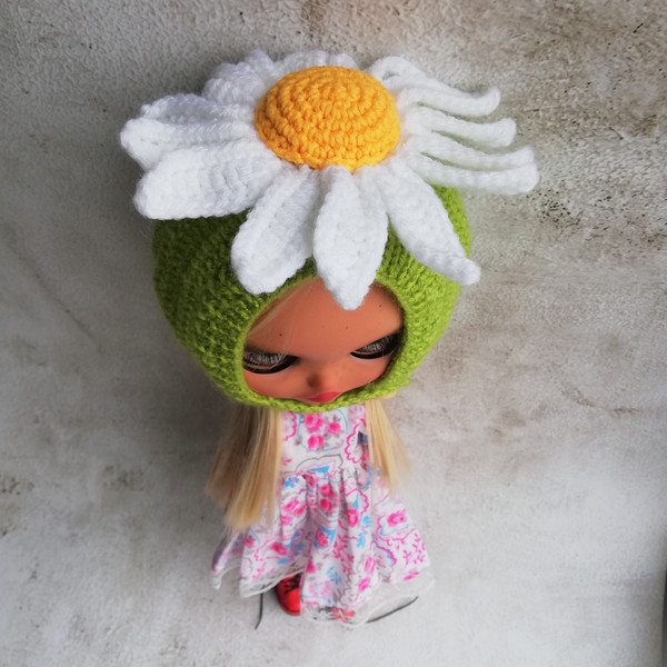 Blythe-hat-knitted-helmet-green-with-white-chamomile-6.jpg