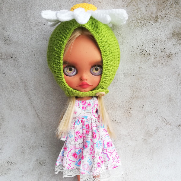 Blythe-hat-knitted-helmet-green-with-white-chamomile-9.jpg