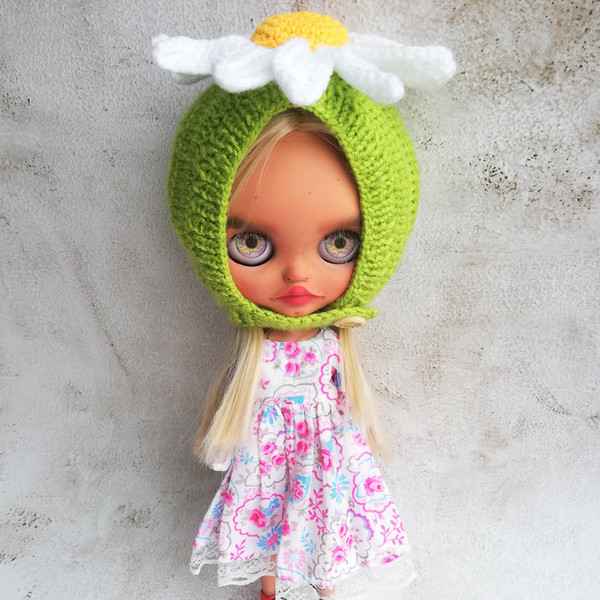 Blythe-hat-knitted-helmet-green-with-white-chamomile-10.jpg