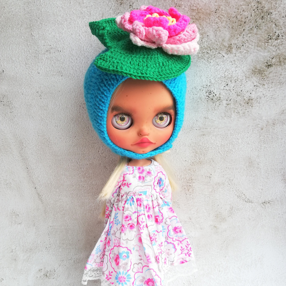 Blythe-hat-knitted-helmet-blue-with-pink-water-lily-6.jpg