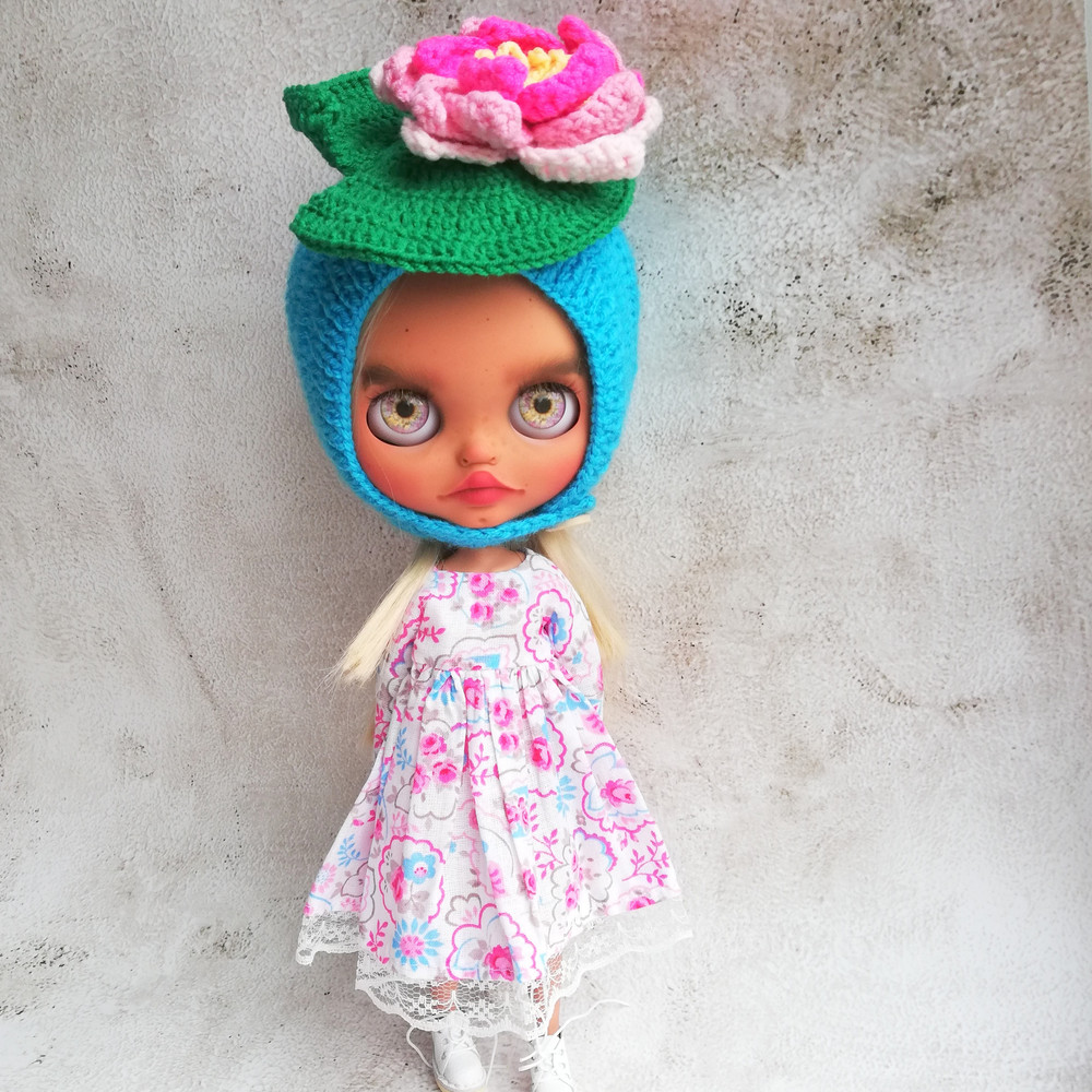 Blythe-hat-knitted-helmet-blue-with-pink-water-lily-7.jpg