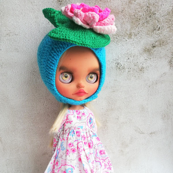 Blythe-hat-knitted-helmet-blue-with-pink-water-lily-9.jpg