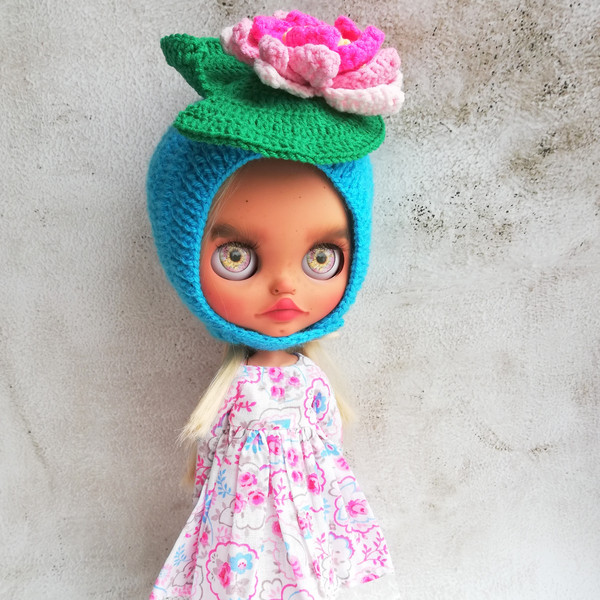 Blythe-hat-knitted-helmet-blue-with-pink-water-lily-10.jpg