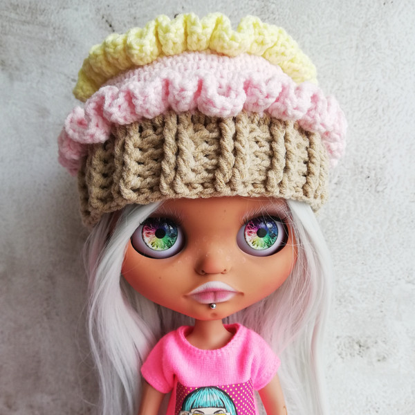 Blythe-hat-crochet-yellow-pink-cupcake-1.jpg