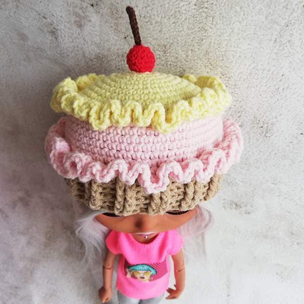Blythe-hat-crochet-yellow-pink-cupcake-3.jpg