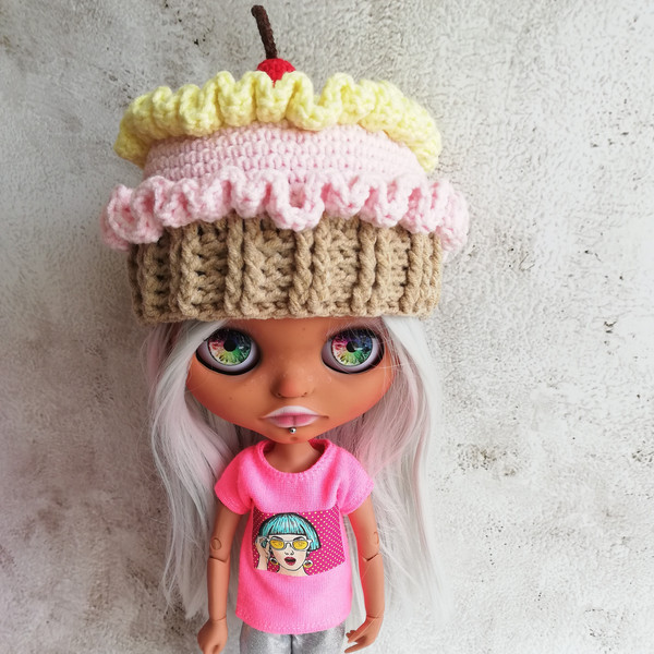Blythe-hat-crochet-yellow-pink-cupcake-8.jpg