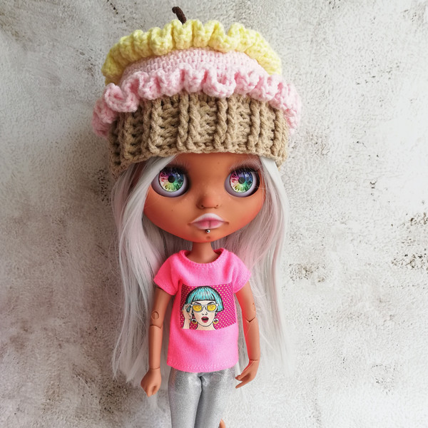 Blythe-hat-crochet-yellow-pink-cupcake-9.jpg