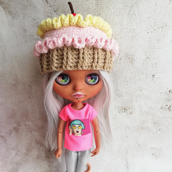 Blythe-hat-crochet-yellow-pink-cupcake-10.jpg