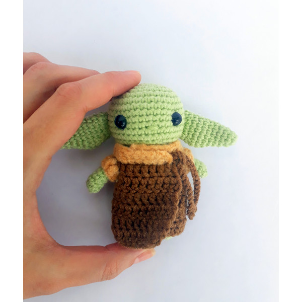 baby-yoda-crochet-toy-4