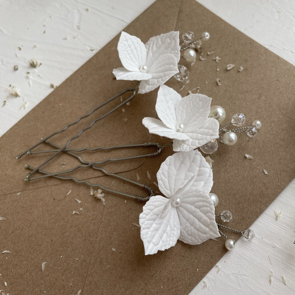 Hydrangea-small-flowers-bridal-hair-pins-White-floral-hairpin-Wedding-pearl-hair-12d.jpg