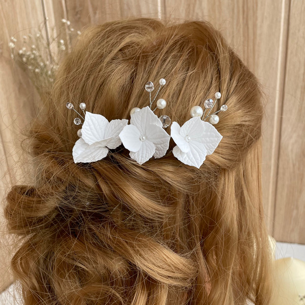 Hydrangea-small-flowers-bridal-hair-pins-White-floral-hairpin-Wedding-pearl-hair-12h.jpg