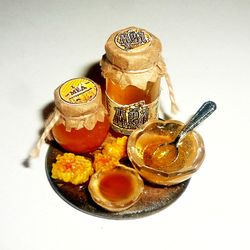 Dollhouse miniature 1:12 Honey