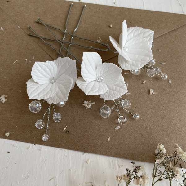 White-hydrangea-flowers-bridal-hair-piece-Wedding-floral-hairpin-Flower-bobby-pins-13c.jpg
