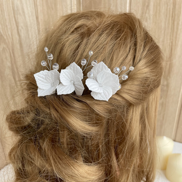 White-hydrangea-flowers-bridal-hair-piece-Wedding-floral-hairpin-Flower-bobby-pins-13e.jpg