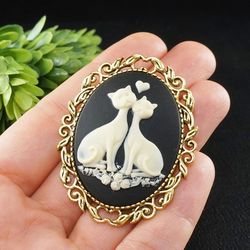 Cat Cameo Brooch Ivory Black Kitten Kitty Cats in Love Cameo Oval Gold Victorian Vintage Style Pin Brooch Jewelry 8031