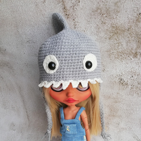 blythe-hat-crochet-gray-shark-2.jpg