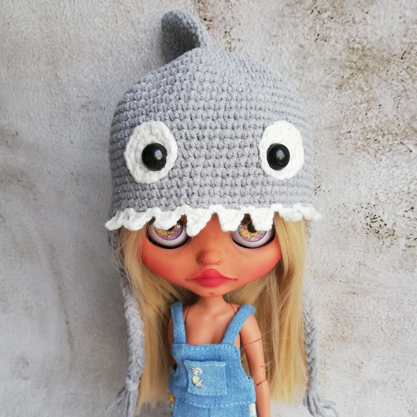 blythe-hat-crochet-gray-shark-3.jpg