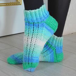 short women socks knitting pattern, knit socks with pattern for women - v8