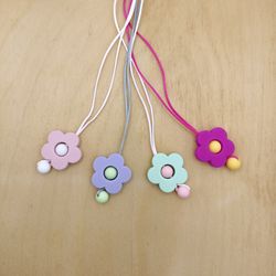 daisy chew necklace adult, flower fidget toy adult, adult chew necklace, autism, adhd, silicone fidget beads