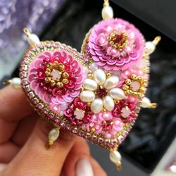 Beaded heart brooch, heart pin, pink Brooch, heart, heart pin, hearts, brooch, bead brooch, gift for her, pin