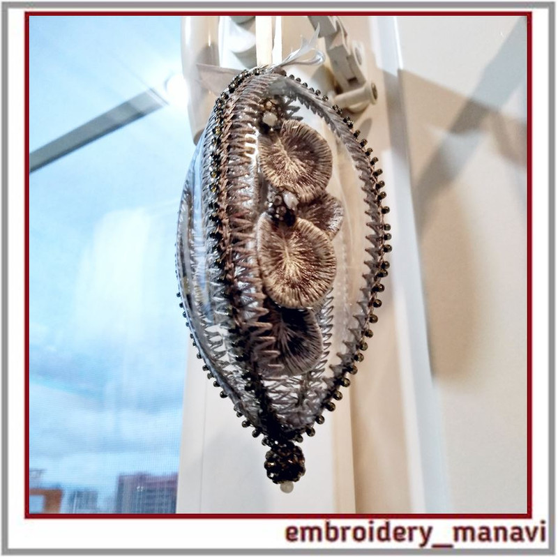 In-the-hoop-luxury-Christmas-ball-machine-embroidery-design