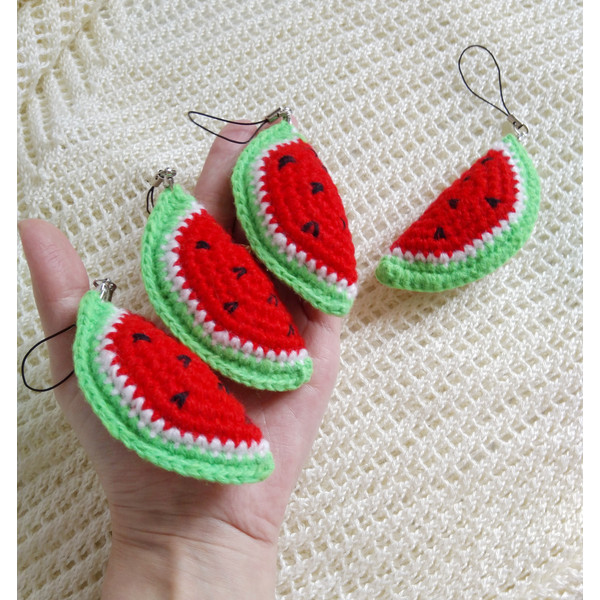 easy_amigurumi_watermelon_pattern.jpeg