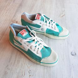 Green white mens sneakers vintage China sport shoes