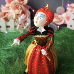 red queen figurine (queen of hearts) - alice in wonderland