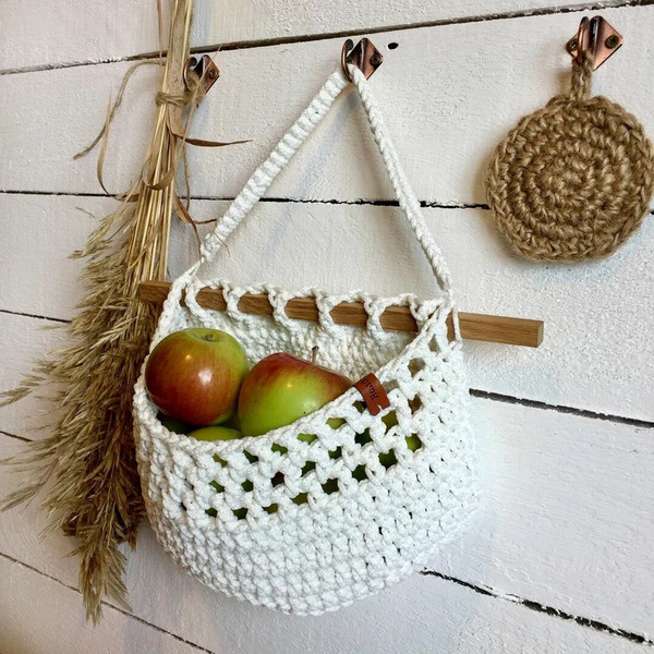 Handmade-Hanging-fruit-basket-wall-RV-Decor-storage-basket-Gift-to-friend-Interior-decorative-basket-Kitchen-decor-trend-4.jpg