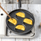 cupspancakesfryingpans4holes.png