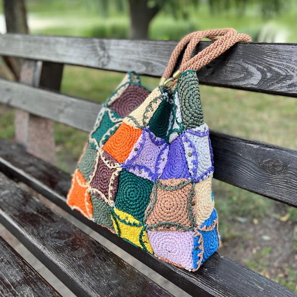 Crochet-pattern-tote-bag-with-motifs-1