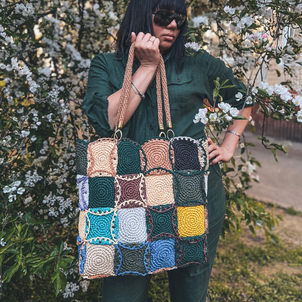 Crochet-pattern-tote-bag-with-motifs-3