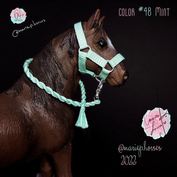 424-IU-schleich-horse-tack-accessories-model-toy-halter-and-lead-rope-MariePHorses.png