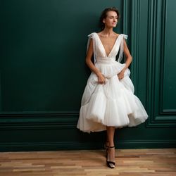 Short tulle wedding dress tea-length, with an open back. Reception dress PRIM
