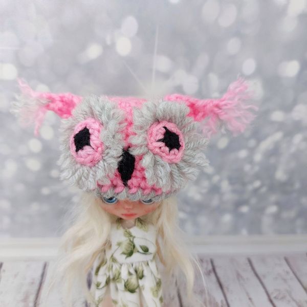 Crochet hat for Petite Blythe doll.jpg