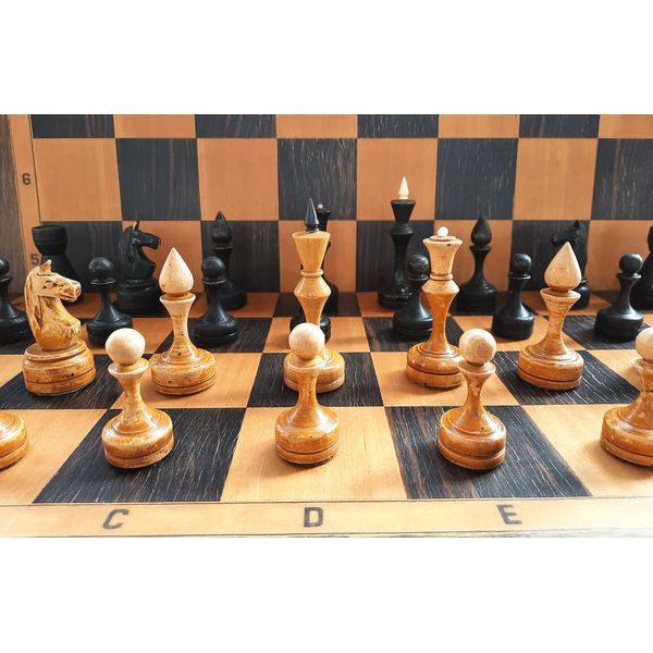 chessmen_from_yellow_box7.jpg