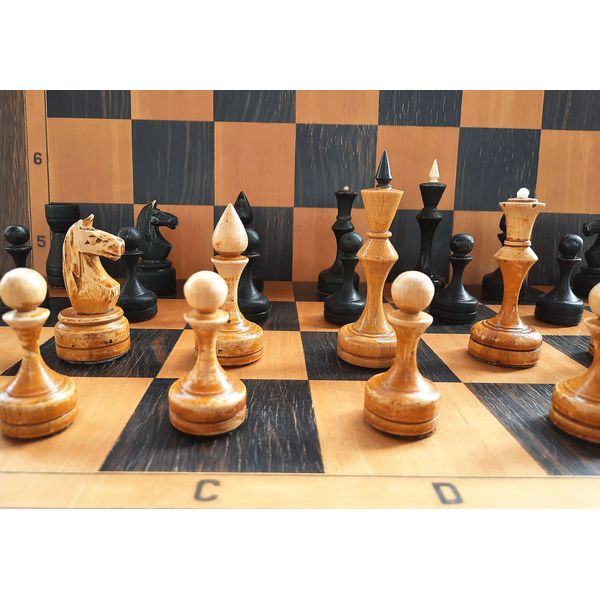 chessmen_from_yellow_box2.jpg