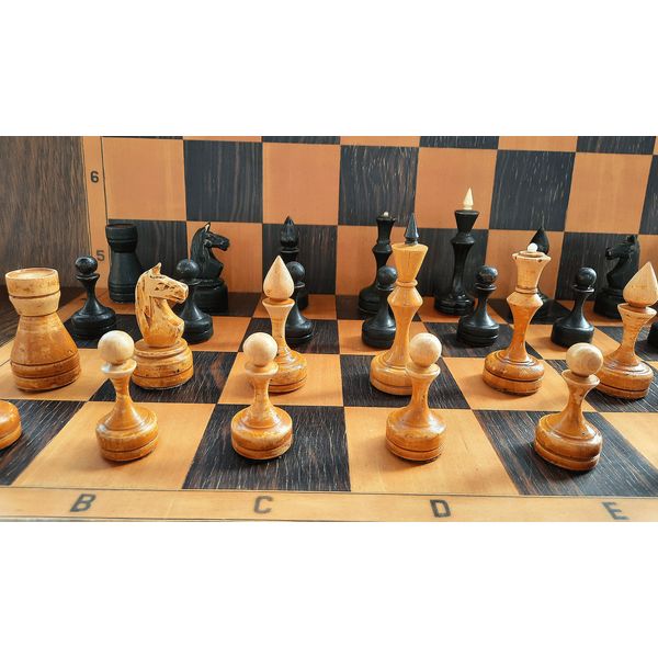 chessmen_from_yellow_box9.jpg