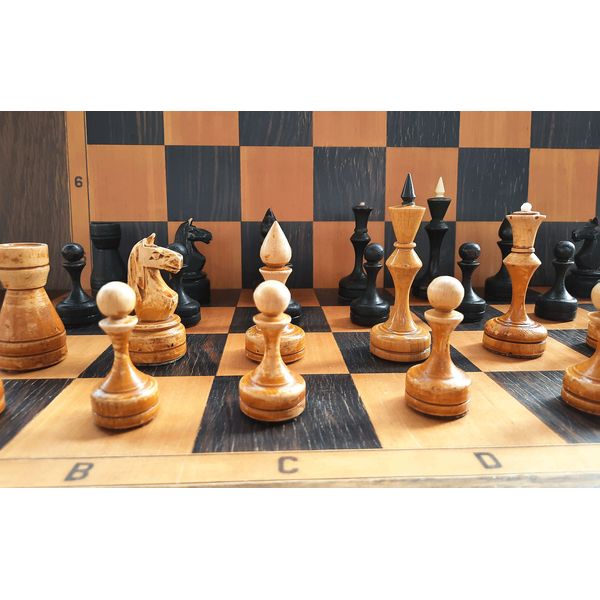 chessmen_from_yellow_box8.jpg