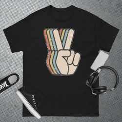 retro peace sign v fingers vintage 60s 70s 80s cool graphic t-shirt
