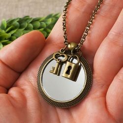 Round Glass Mirror Evil Eye Necklace Bronze Mirror Key and Lock Charm Protection Amulet Pendant Necklace Jewelry 7558