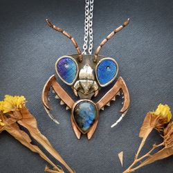 Mantis pendant / insect jewelry / labradorite necklace