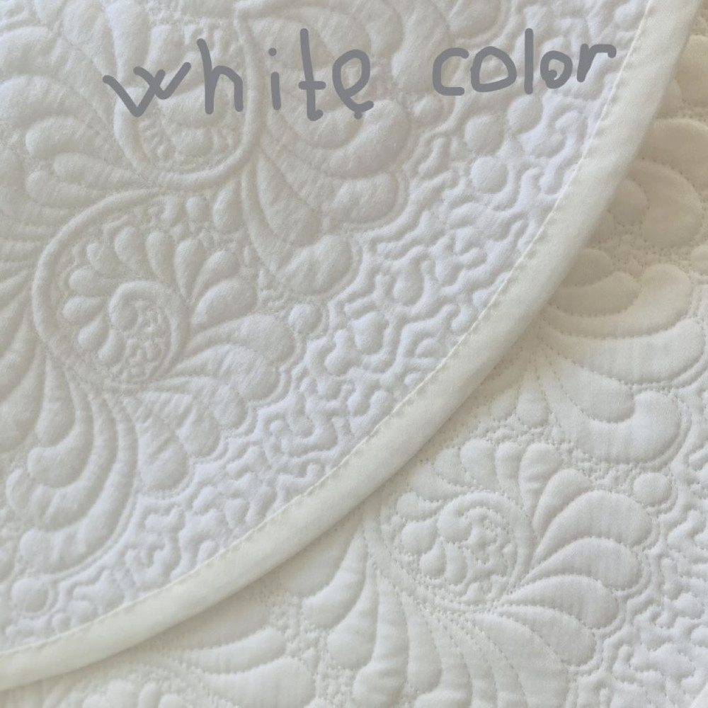 white table runner.jpg