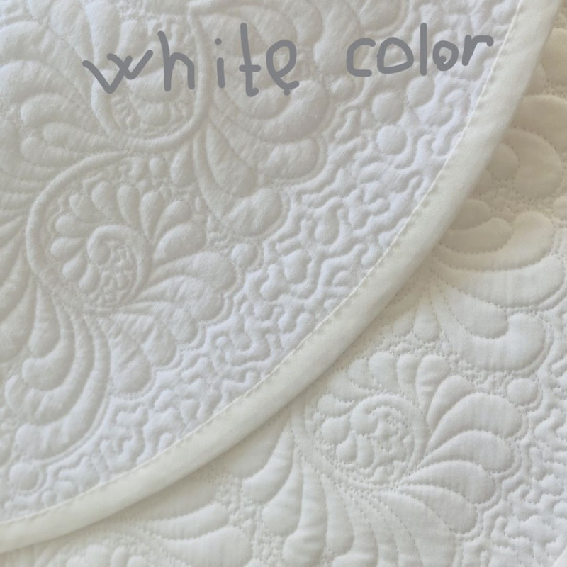 white table runner.jpg