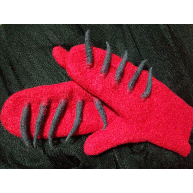 Mittens-pattern-dragon-gift-handmade-wool-DIY-tuturial-masterclass-wool-mitts-felting 1.jpg