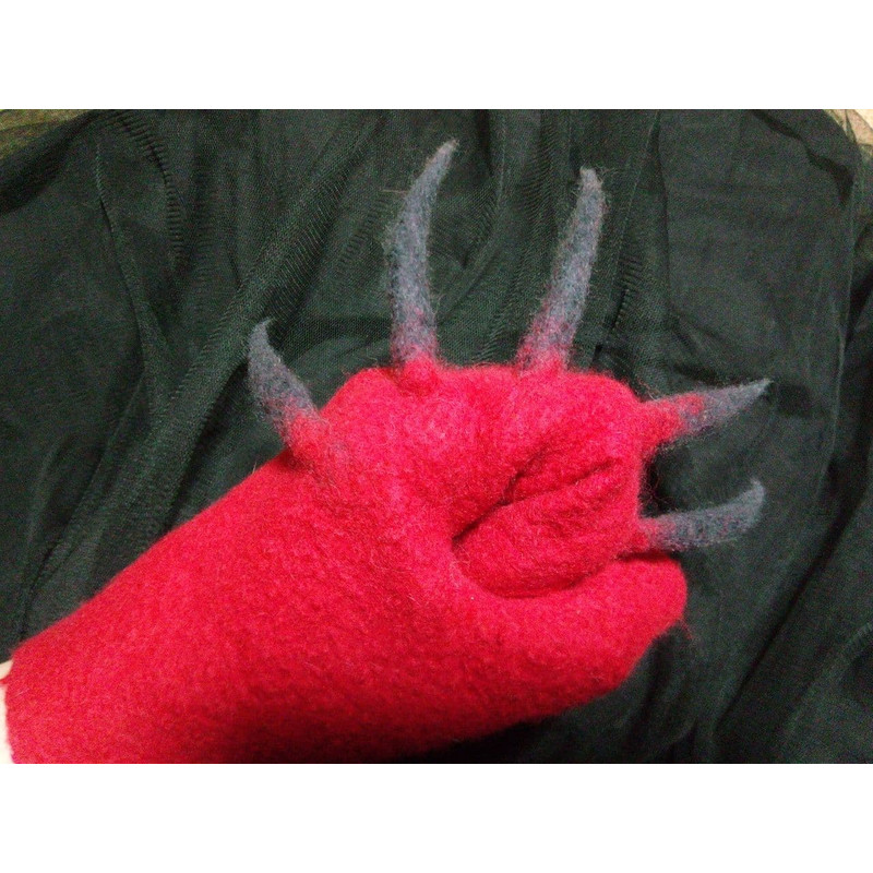 Mittens-pattern-dragon-gift-handmade-wool-DIY-tuturial-masterclass-wool-mitts-felting 3.jpg